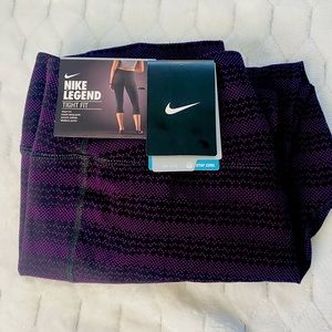 - NWT Women’s Nike Legend Tight Fit Capri sixe XL